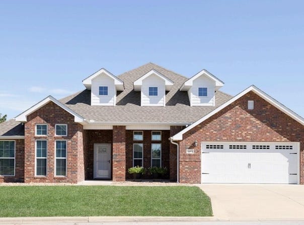1003 Mckenzie Circle, Webb City, MO 64870