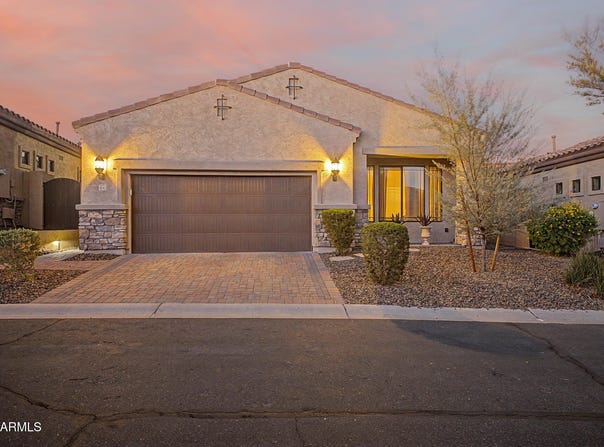9042 E IVYGLEN Circle, Mesa, AZ 85207