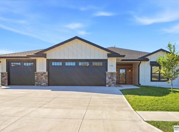 110 Firethorn Drive, Treynor, IA 51575