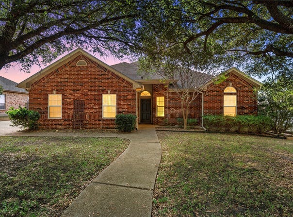 217 Keswick Drive, Hewitt, TX 76643