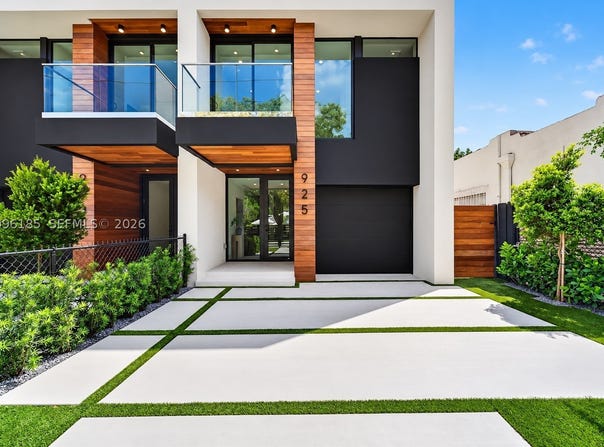 925 SW 10th Ave, Miami, FL 33130