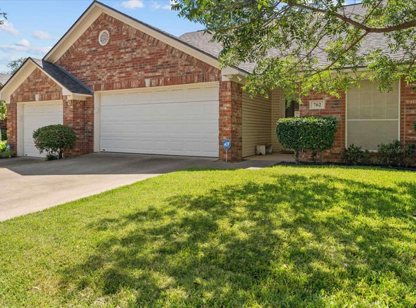 5401 Hollytree Dr. Unit 702, Tyler, TX 75703