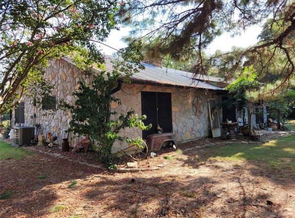 10510 U. S. Highway 82 E, Blossom, TX 75416