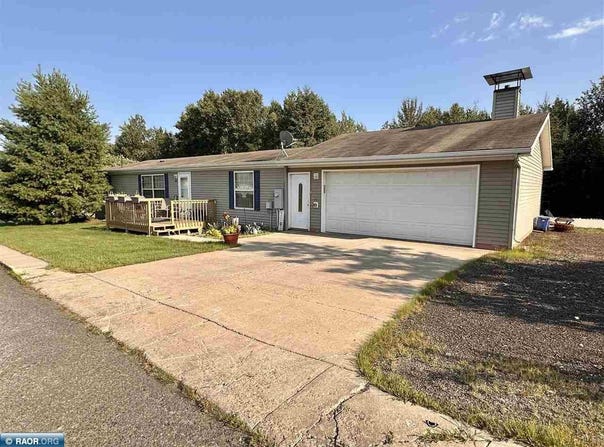 201 Deerwood Dr, Gilbert, MN 55741