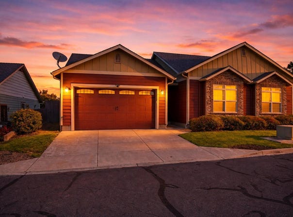 729 Amhurst Way, Medford, OR 97504