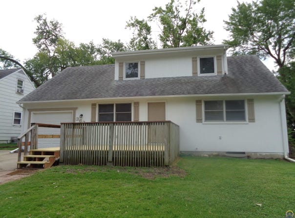 3633 SW 38th TER, Topeka, KS 66610