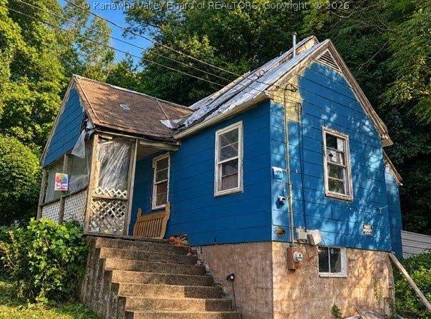 229 Hillcrest Drive, Montgomery, WV 25136
