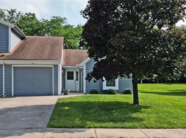 705 NE Swann Circle, Lee's Summit, MO 64086
