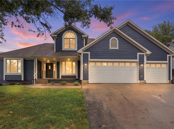1516 Wrangler Way, Raymore, MO 64083