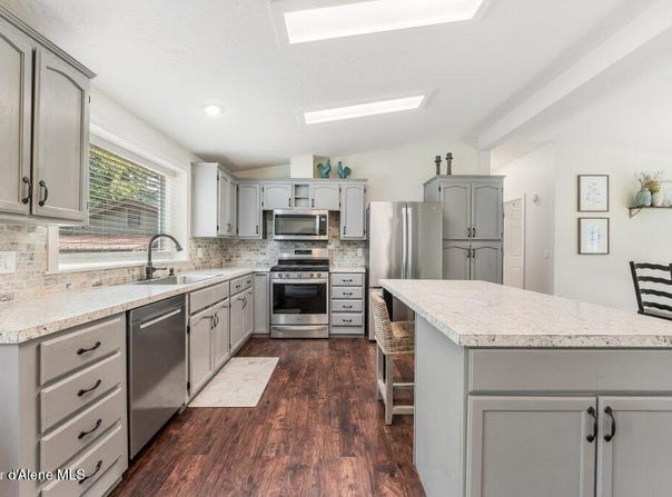 16095 E 3RD St, Bayview, ID 83803