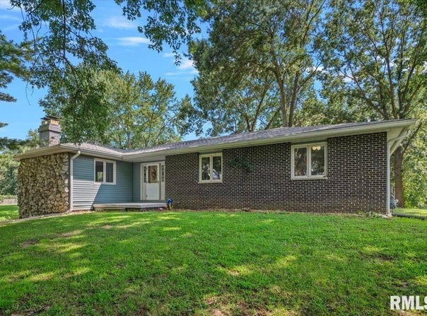 10086 Wics Road, Dawson, IL 62520