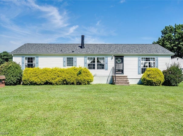 17300 Leffingwell Road, Berlin Center, OH 44401