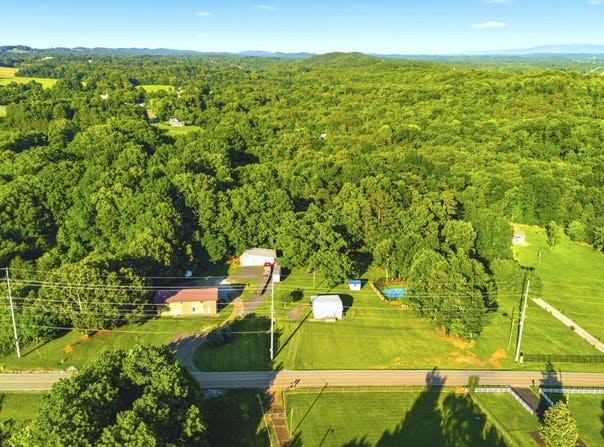 814 Midway Rd, Strawberry Plains, TN 37871