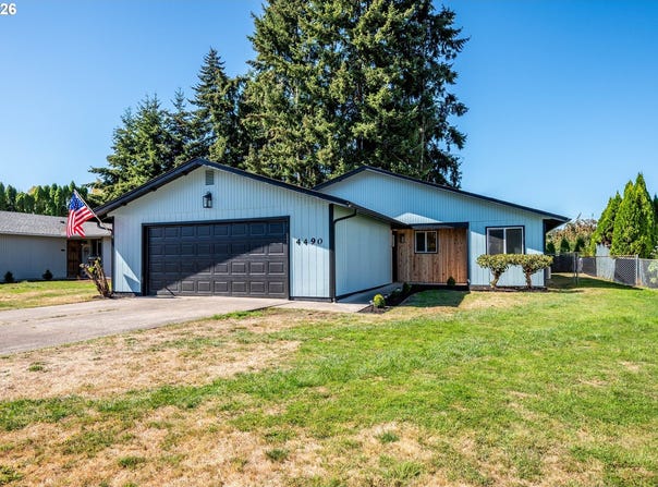 4490 Constitution Ln, Longview, WA 98632