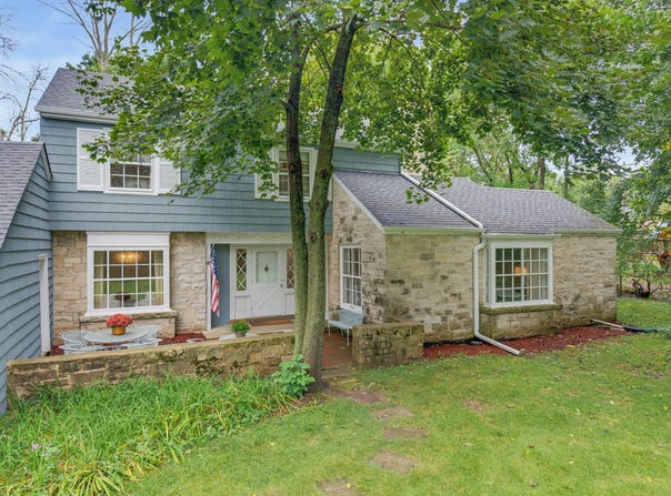 805 E Hyde Way, Fox Point, WI 53217