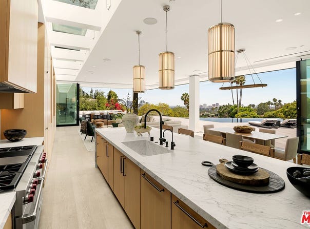 1200 Laurel Way, Beverly Hills, CA 90210