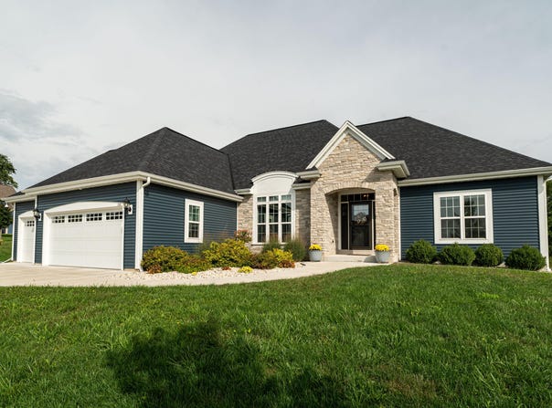 758 Prairie Hill Ave, Mukwonago, WI 53149