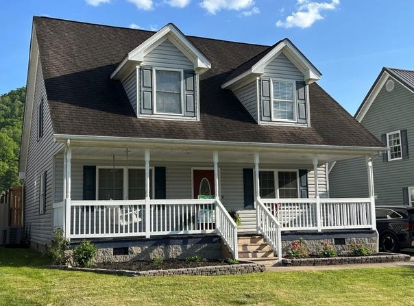 22 May Street, Auxier, KY 41602