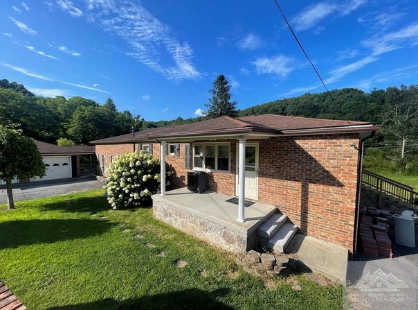 202 Tabor Rd, BLUEFIELD, WV 24701