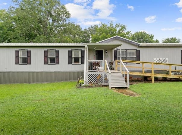 522 Fannin St., Maud, TX 75567