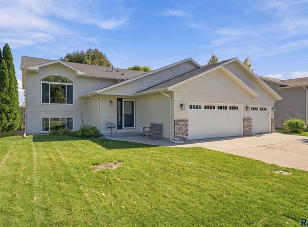 1812 S Monticello Ave, Sioux Falls, SD 57106