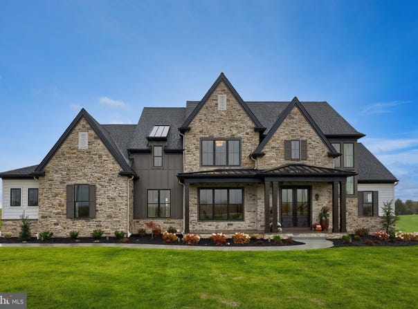 72 BOMBERGER Road, LITITZ, PA 17543