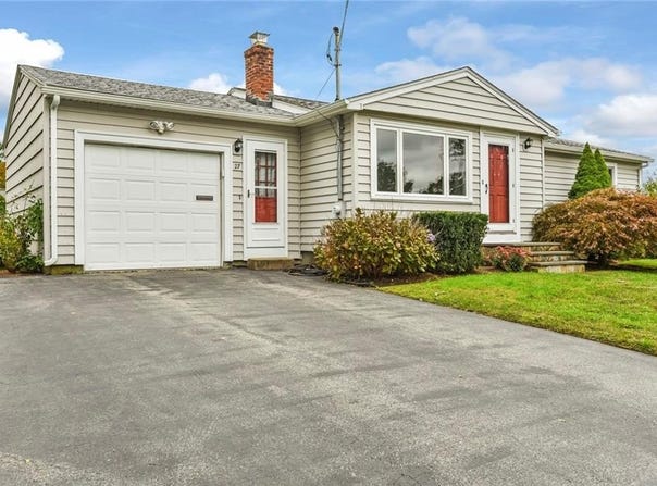 27 Bowman Drive, Warwick, RI 02889