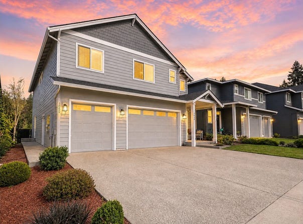 1048 NE REGAN HILL Loop, Estacada, OR 97023
