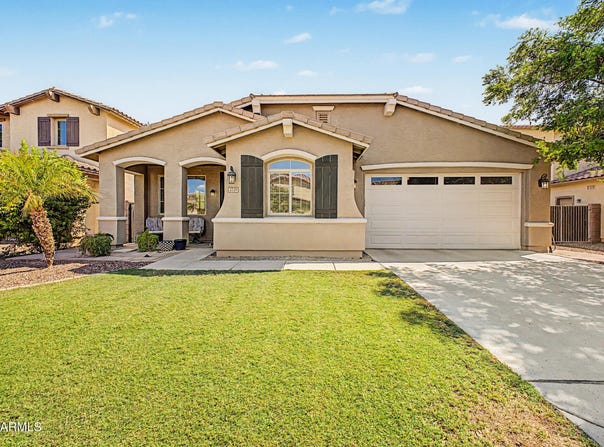 2725 E NARROWLEAF Drive, Gilbert, AZ 85298