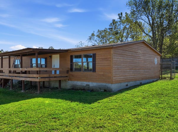 2570 State Route U, Willow Springs, MO 65793