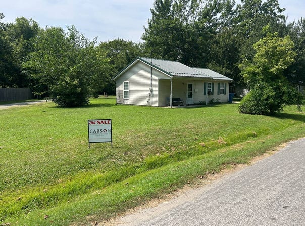 703 W Maple St., Flora, IL 62839