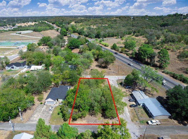 1603 Gordon St, Bastrop, TX 78602