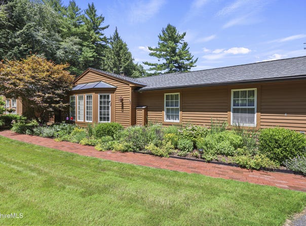 14 Hemlock Hill Rd, Great Barrington, MA 01230