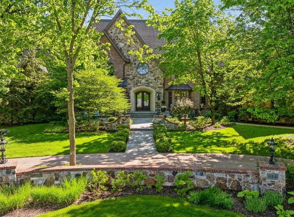 614 Hidden Creek Trail, Mendota Heights, MN 55118