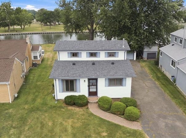 38127 Huron Pointe Dr., Harrison Twp, MI 48045
