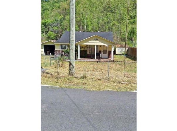 3184 PondCreek RD, Pinsonfork, KY 41555