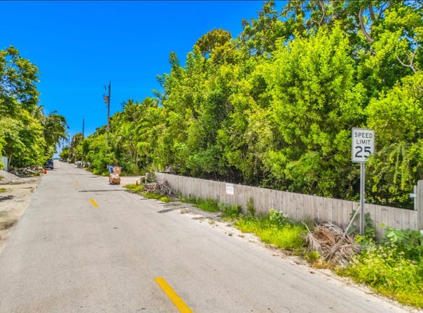 933 Lobster Lane, Key Largo, FL 33037