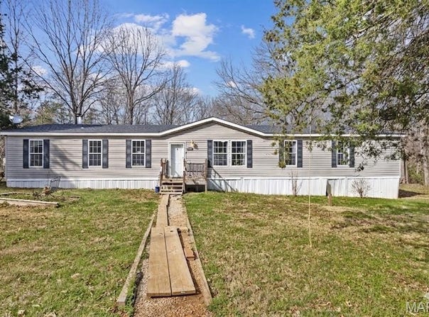 10828 Jayhawk Road, Irondale, MO 63648