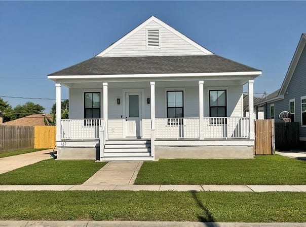 137 SEAL Drive, Arabi, LA 70032