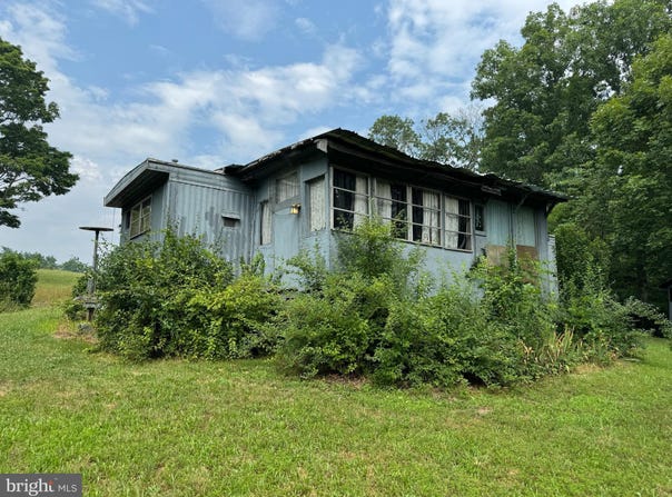 175 PHEASANT Lane, BERKELEY SPRINGS, WV 25411