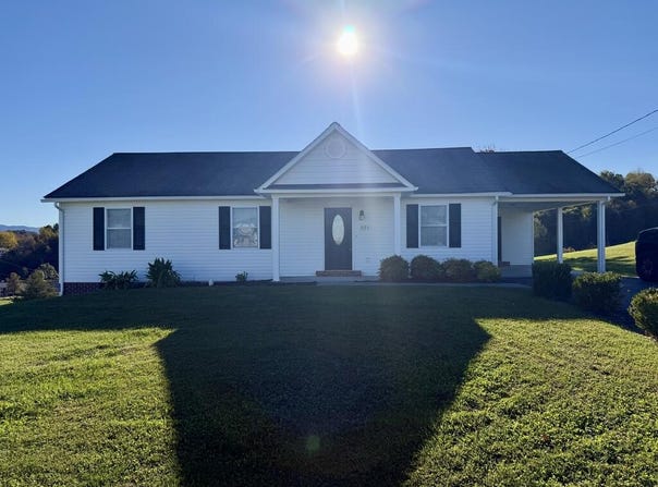 521 Grannys Rd, Pounding Mill, VA 24637