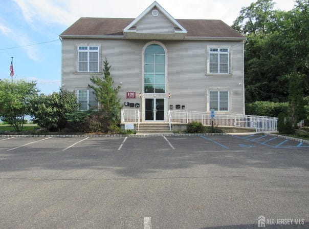 100 Lakeview Drive, Jamesburg, NJ 08831