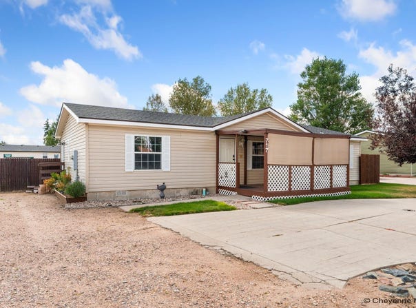 717 SUNRIDGE DR, Cheyenne, WY 82007