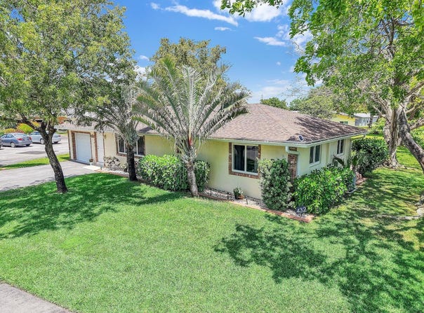 432 SW NATURA Avenue, Deerfield Beach, FL 33441