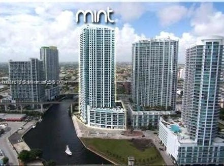 92 SW 3rd St, Miami, FL 33130