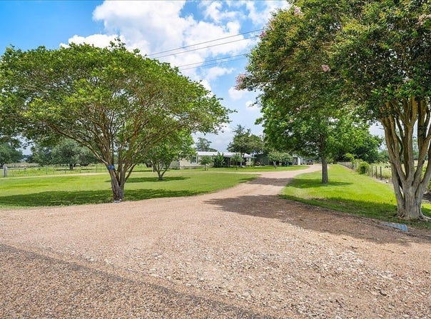 7300 Goehring Road, Ledbetter, TX 78946