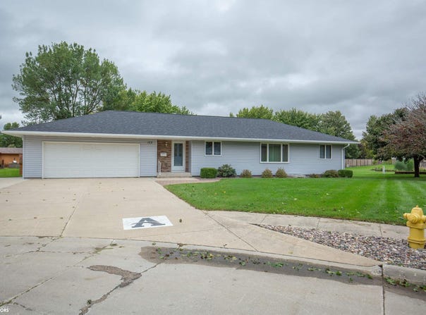 122 Parkside Drive, Algona, IA 50511