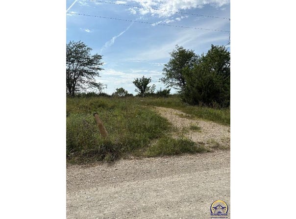 Q RD, Hoyt, KS 66440