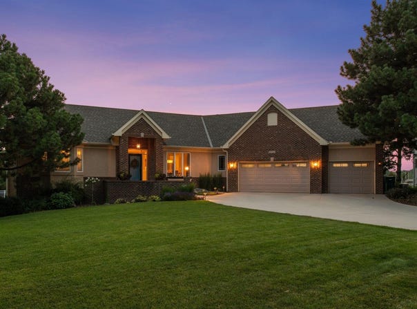 8754 Ridge Ponds Court, Victoria, MN 55386