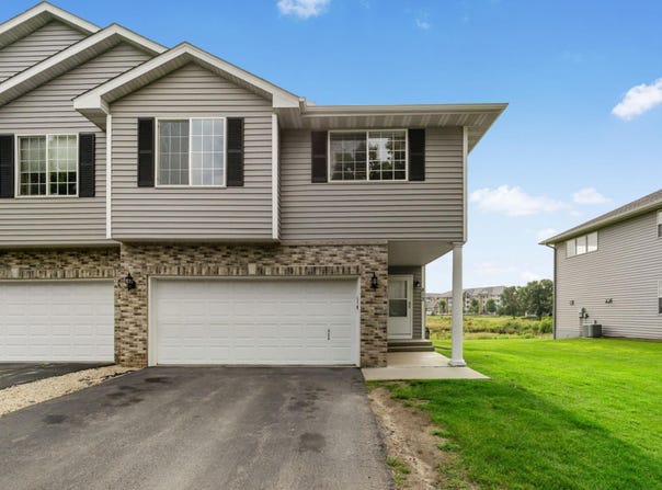 813 Alysheba Road, Shakopee, MN 55379